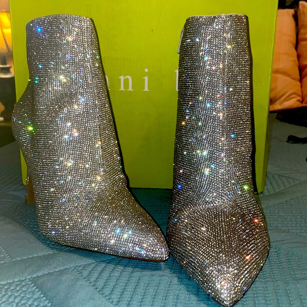 NWT Gianni Bini Sequined Booties